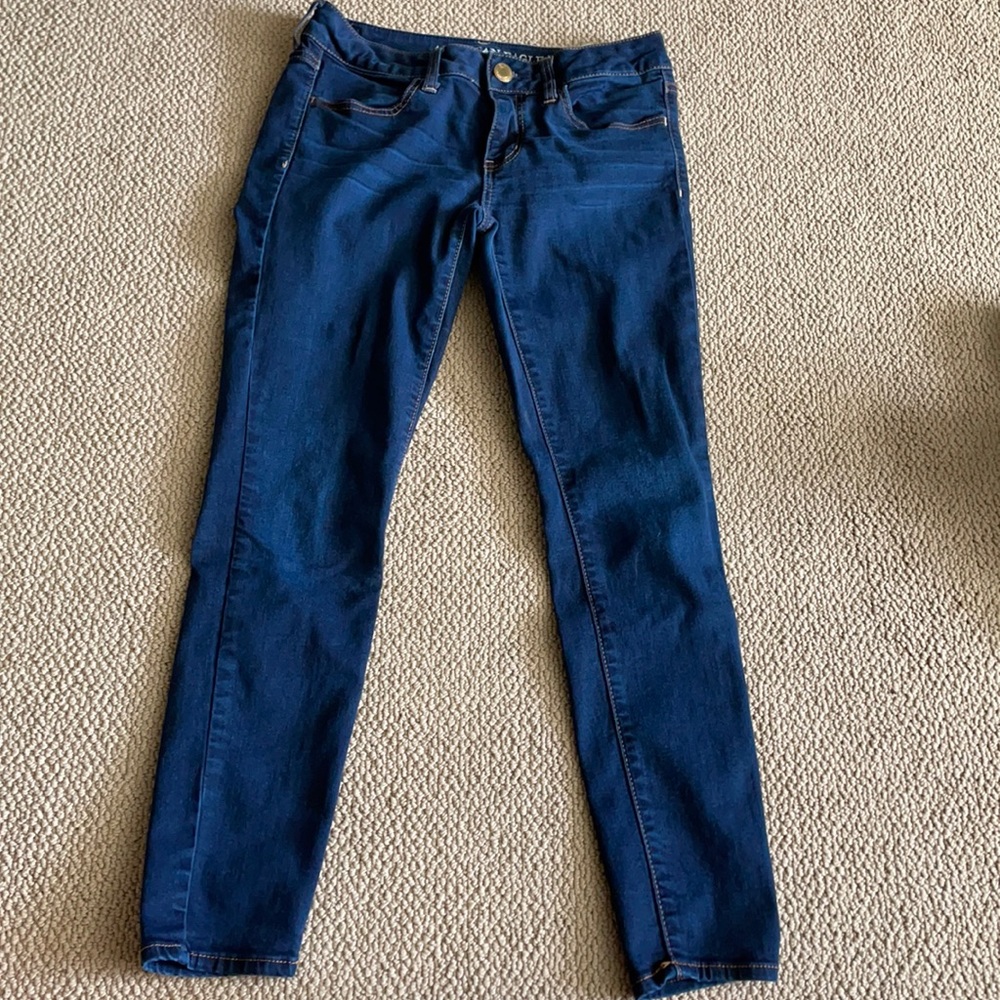 American Eagle, size 6, short/court, jegging super stretch, dark blue wash.